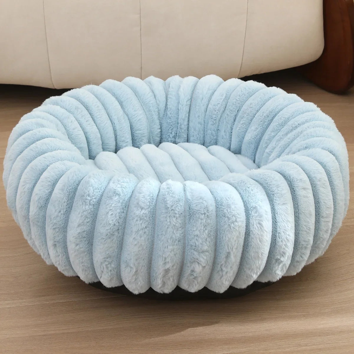 SnuggleNest Plush Pet Bed - Cozy Winter Retreat for Cats and Dogs
