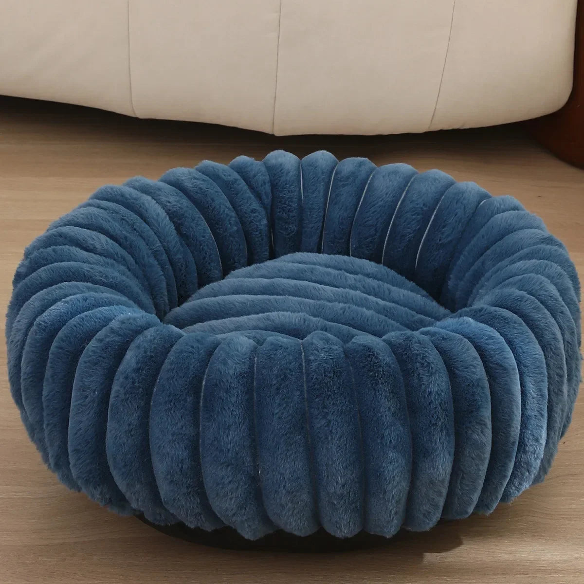 SnuggleNest Plush Pet Bed - Cozy Winter Retreat for Cats and Dogs
