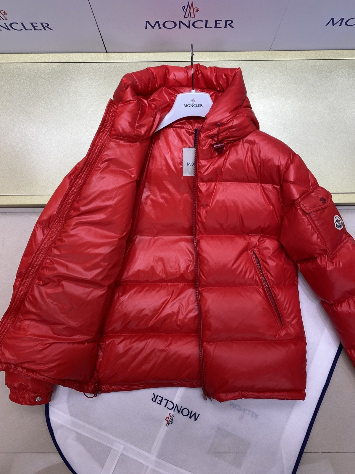 Moncler Ecrins Hooded Puffer Coat