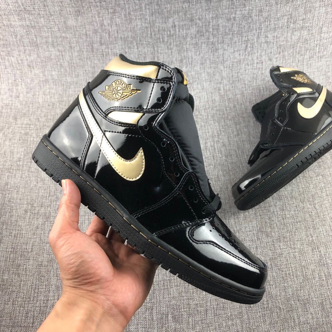 Jordan Air Jordan 1 High OG Black Gold Sneakers 555088-032
